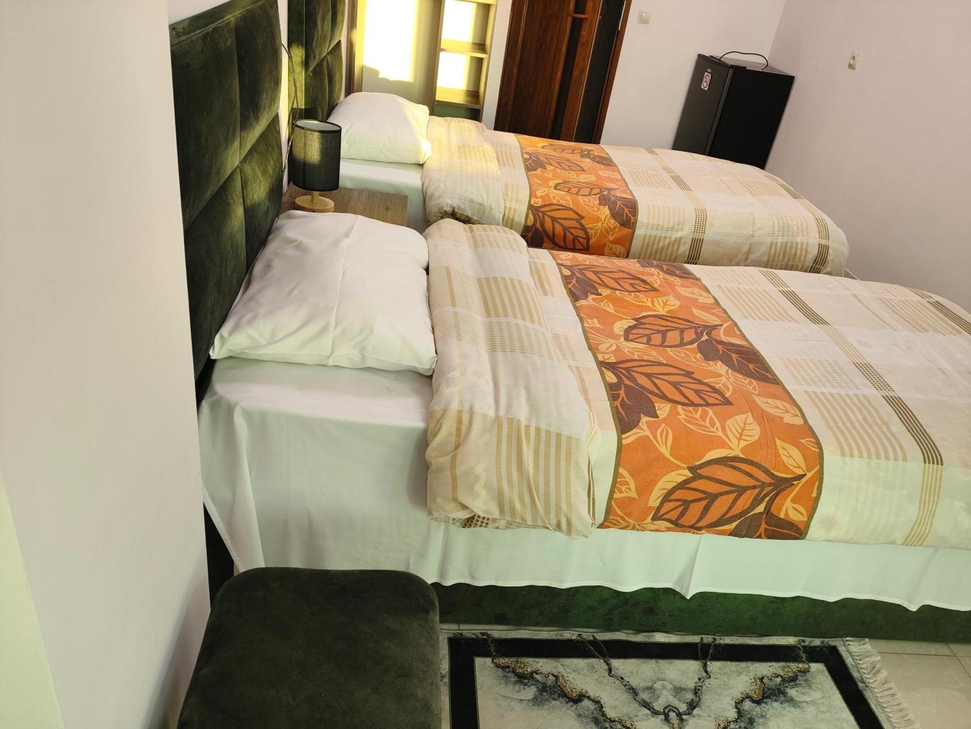 Apex Rest House Of 10 Rooms And Pool Yerevan Exterior photo