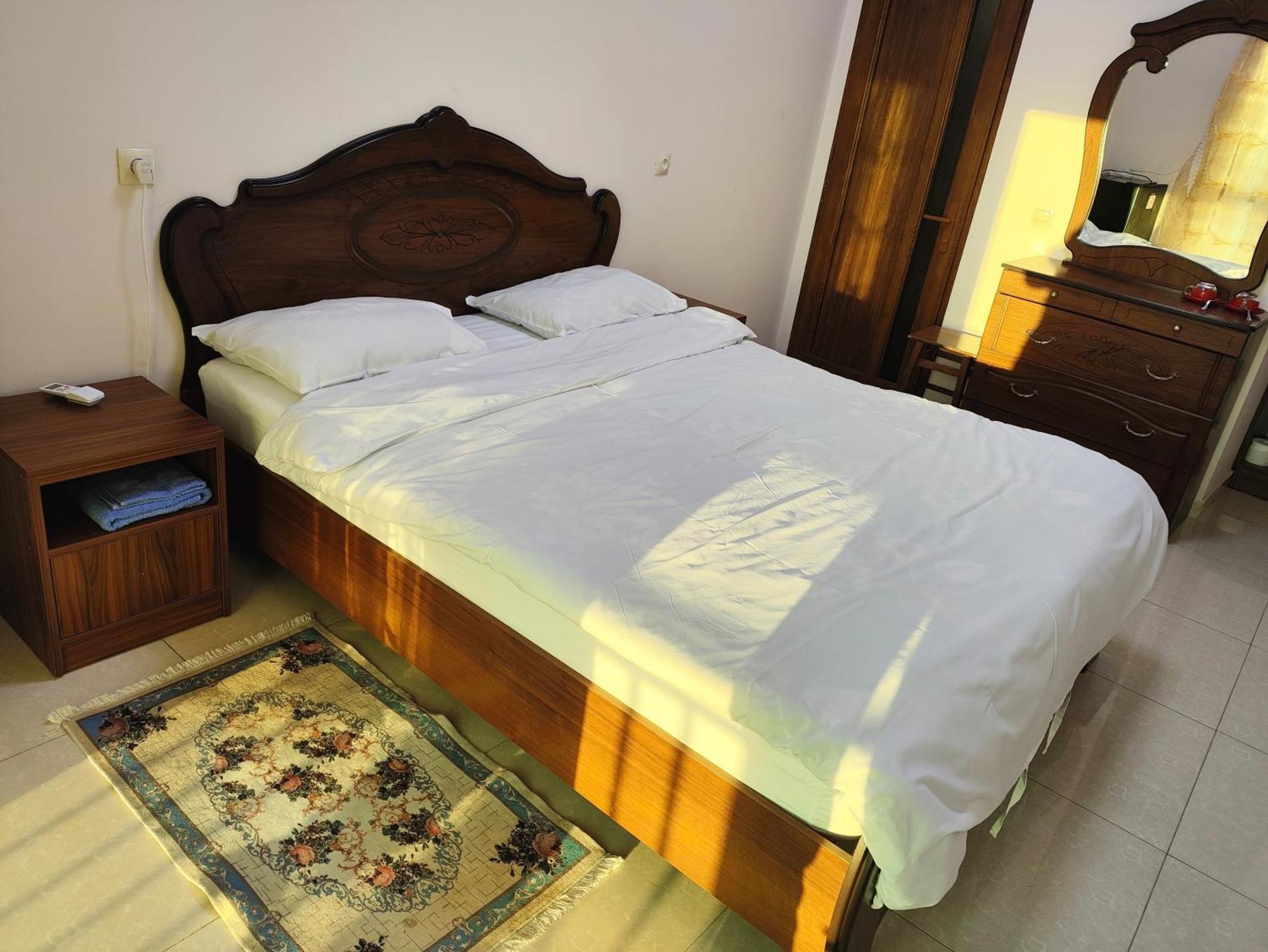 Apex Rest House Of 10 Rooms And Pool Yerevan Exterior photo
